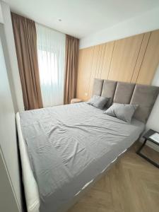 Ένα ή περισσότερα κρεβάτια σε δωμάτιο στο Cozy Studio Sulina