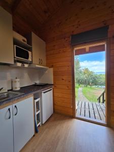 Kuchyň nebo kuchyňský kout v ubytování Nuevo Ecolodge Cabañeros