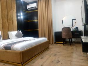Łóżko lub łóżka w pokoju w obiekcie Modelo Hotel And Suites