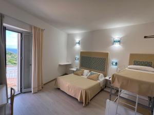 サンタ・テレーザ・ガッルーラにあるHotel Da Ceccoのギャラリーの写真