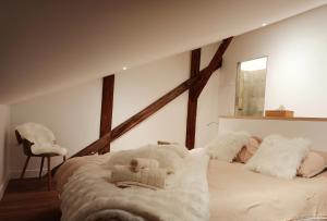 Postel nebo postele na pokoji v ubytování Chalet Serine et Barbarine au cœur des 3 Vallées pour 10