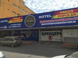 a hotel with a car parked in front of it at Hotel Preço Popular in Novo Gama