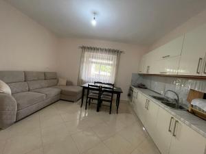 Η κουζίνα ή μικρή κουζίνα στο eljos house permet +26 φωτογραφίες