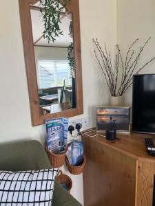 TV a/nebo společenská místnost v ubytování Seaside Sonas