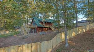 Το κτήριο όπου στεγάζεται  η παραθεριστική κατοικία