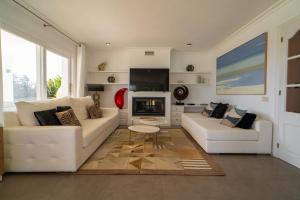 A seating area at Villa Views Can Funtasa II
