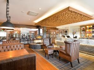 a bar with couches and chairs and a counter at Skigh Cabin in St. Andrews