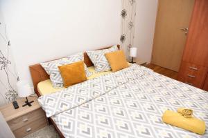 Postel nebo postele na pokoji v ubytování Apartman U2