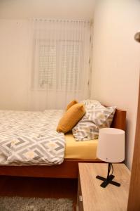 Postel nebo postele na pokoji v ubytování Apartman U2
