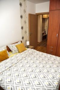 Postel nebo postele na pokoji v ubytování Apartman U2
