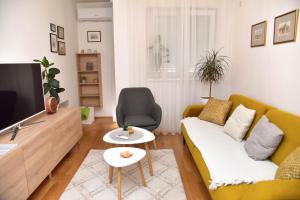 TV a/nebo společenská místnost v ubytování Apartman U2