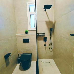 Ένα μπάνιο στο Arabic Apartment