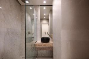 Ένα μπάνιο στο Sea Path III Chania city Center luxury Suites +12 φωτογραφίες
