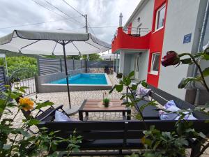 Bazén v ubytování Holiday Home Kresić nebo v jeho okolí
