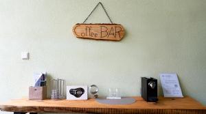 Příslušenství pro přípravu čaje a kávy v ubytování Aparthotel Neudörfl