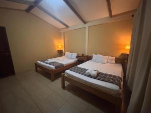 Postel nebo postele na pokoji v ubytování Zompopa Lodge