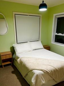 Postel nebo postele na pokoji v ubytování Rubys Nest