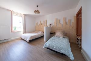 a bedroom with two beds and a desk and a window at Le Julie -Spacieux - 5 pers' - 3 beds - Gare 500m in Homécourt