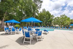Bazén v ubytování Blue Belle - Across from Pool near Credit One nebo v jeho okolí