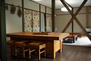 a dining room with a table and some chairs at Tanigawa Valley Lodge & Coffee Roastery in Minakami