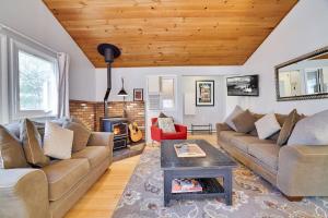 Afbeelding uit fotogalerij van Cozy Mountain Cabin- Near Lake & Pet-friendly in East Stroudsburg +63 foto's