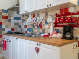 Η κουζίνα ή μικρή κουζίνα στο Apartment Suzi - Duplex One bedroom Apartment +11 φωτογραφίες