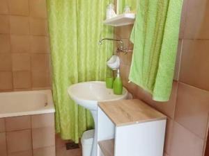 Ένα μπάνιο στο Apartment Suzi - Duplex One bedroom Apartment