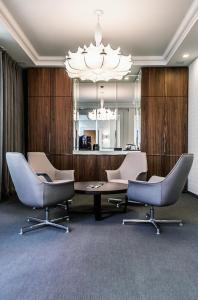 a conference room with chairs and a table and a chandelier at Osobnyak in Jūrmala