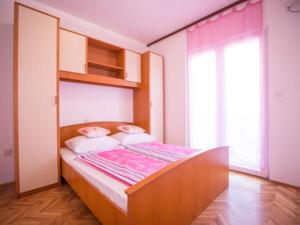 Gallery image of Apartments Zora - Comfort One Bedrom Apartment with Balcony A3 in Lopar +5 photos