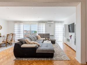 Posezení v ubytování Apartment Merita - Two Bedroom Apartment with Balcony