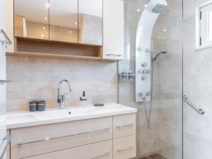 Koupelna v ubytování Apartment Merita - Two Bedroom Apartment with Balcony + 37 fotografií