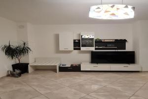 O bucătărie sau chicinetă la Luxury apartment Ani - Three Bedroom Apartment with terrace and Swimming pool