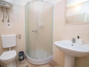 Vannituba majutusasutuses Apartments Bonic - Two Bedroom Apartment with Balcony