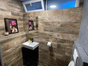 Phòng tắm tại Three Bedroom Holiday Home +21 ảnh