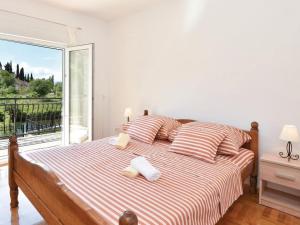 Imagem da galeria de Five Bedroom Holiday Home em Trilj