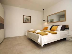 Postel nebo postele na pokoji v ubytování Secluded Oasis with Pool, Outdoor Kitchen, & Landscaped Terraces - Three Bedroom Villa + 31 fotografií