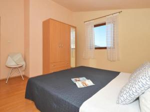 Postel nebo postele na pokoji v ubytování Apartments Nina - One Bedroom Apartment with Balcony A2