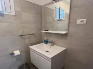 Gallery image of Apartments Bleu - One Bedroom Apartment with Balcony and See View 1 in Brna