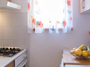 Kuchyňa alebo kuchynka v ubytovaní Chic and Charming Krk Downtown Apartments - Classic Studio Apartment