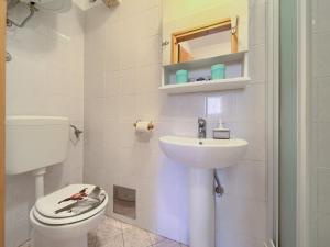 Kúpeľňa v ubytovaní Chic and Charming Krk Downtown Apartments - Classic Studio Apartment