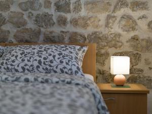 Posteľ alebo postele v izbe v ubytovaní Chic and Charming Krk Downtown Apartments - Classic Studio Apartment