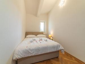 Φωτογραφία από το άλμπουμ του Idyllic Getaway Lovrec Villa with Pool - Five Bedroom Villa with Pool σε Lovreć