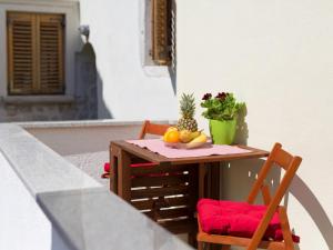 Φαγητό σε αυτό το διαμέρισμα ή κάπου εκεί κοντά
