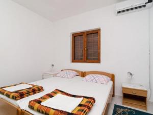 Ένα ή περισσότερα κρεβάτια σε δωμάτιο στο Guest House Sobra 38 - Studio with Balcony and Sea View