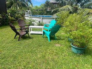Um jardim no exterior de FAREOA