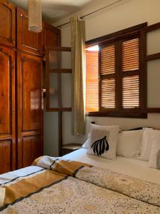 a bedroom with a bed and a window at Cozy Airport apartment only 5 minutes walk in Marrakech