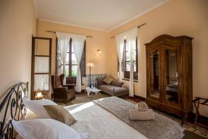 a bedroom with a bed and a living room at Hotel Cortijo del Marqués in Albolote +87 photos