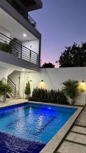 Swimmingpoolen hos eller tæt på Cabaña Milagro Bonito + 49 billeder