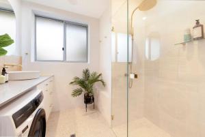 Ένα μπάνιο στο Casuarina Calm - Boutique Penthouse by the Foreshore +14 φωτογραφίες