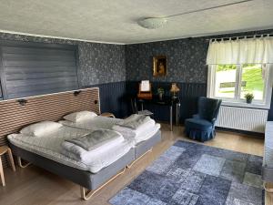 En sittgrupp på Hagabergets Vandrarhem